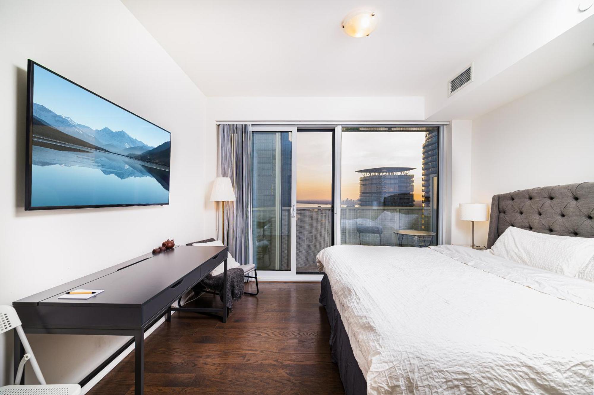 Presidential Suite Heart Of Downtown With Stunning View Торонто Экстерьер фото