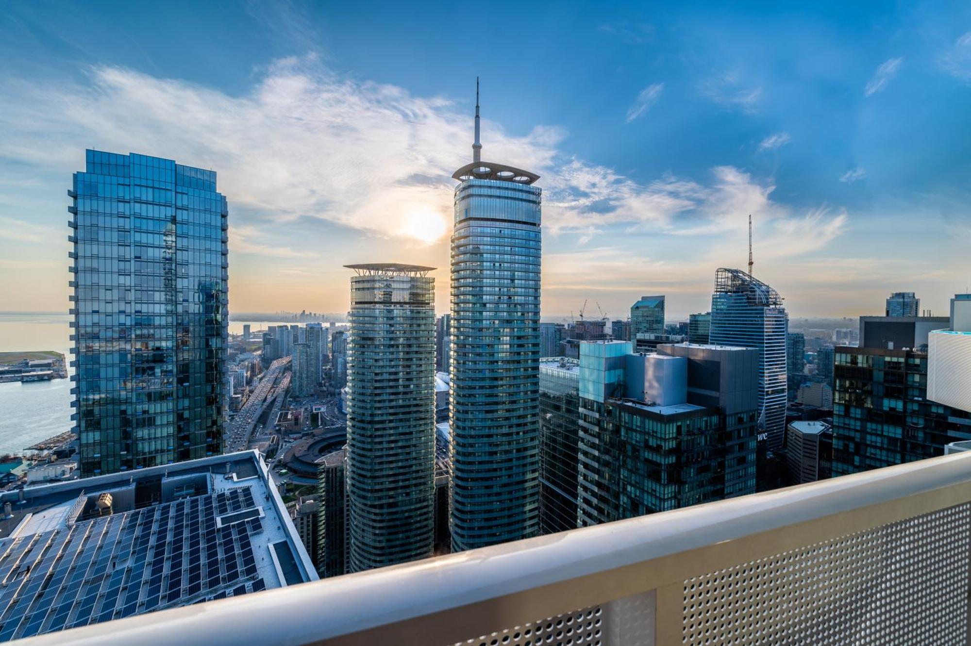 Presidential Suite Heart Of Downtown With Stunning View Торонто Экстерьер фото